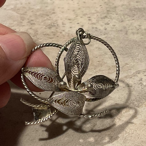 Vintage Filigree Brooch floral 1.5” silver plated - Picture 10 of 13